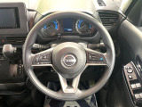 インテリアに合わせたデザインのステアリングは、運転される方のことも考え、運転しやすい形状、大きさです。是非一度、実際に触ってお確かめください。