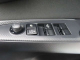 運転席のパワーウインドースイッチ部です。よく触れる場所だからこそ、使用状態があらわれますよね。ぜひこうした所もチェックしてください。