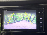 【バックカメラ】駐車時に後方がリアルタイム映像で確認できます。大型商業施設や立体駐車場での駐車時や、夜間のバック時に大活躍!運転スキルに関わらず、今や必須となった装備のひとつです!