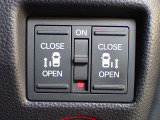 運転席からもスライドドアをボタン操作でスピーディーに開閉できます!またスマートキーでも操作できるので便利です。