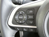 【ステアリングスイッチ】ステアリングから手を伸ばさなくても簡単にオーディオコントロールできますので、安全ですね。