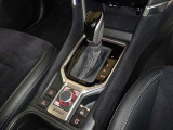 電動パーキングブレーキ・ブレーキホールドを装備してます。ホールド機能は信号待ちが多い一般道で疲労軽減になり、大好評です!