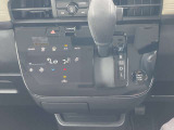 オートエアコンで温度調整も楽チン!四季を問わず快適に運転することが出来ます。