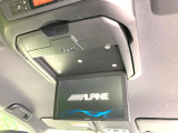 【フリップダウンモニター】大画面モニターで後席でもエンタメをお楽しみいただけます。小さなお子様にも大人気の装備です♪
