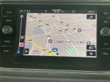 タッチスクリーンを採用。従来のナビゲーションシステムの域を超える、車両を総合的に管理するインフォテイメントシステムです。