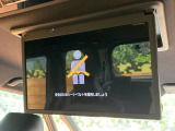 【14型有機ELフリップダウン】三列目からでも迫力のエンタメが観れる大画面フリップダウン。有機ELのモニターでは、一般的なフリップダウンよりも高コントラストでキレイな映像を楽しめます。