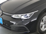 【IQ.LEDヘッドライト】フロントカメラで対向車や先行車を検知し、最適な配光を可能とした最新のヘッドライトシステムです。
