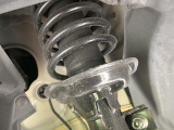 お車を安心してお乗りいただく為には、足回りの定期点検が欠かせません。サービスサポート(有償保証)では無料点検もご提供しており、安心のカーライフをお過ごしいただけるサポート体制が整っています。