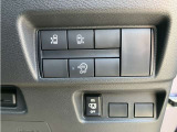両側オートスライドドアです♪運転席のボタンやキーのボタンでも開閉できます!手荷物がいっぱいの時でも簡単にドアの開け閉めができるのでとっても便利です♪
