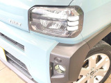 【LEDヘッドライト】悪天候や夜間走行時も良好な視界を確保し安心して運転できる高輝度LEDヘッドライトを装備!点灯速度が早く、消費電力も抑えられています。
