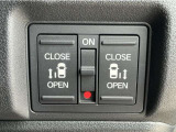 電動スライドドアを装備しております!お子様の乗り降り、奥様の買い物帰りにも非常に便利です!