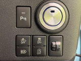 【スマートアシスト】走行中に前方の車両等を認識し、衝突しそうな時は警報とブレーキで衝突回避と被害軽減をアシスト。より安全にドライブをお楽しみいただけます。