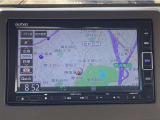 ナビは純正ギャザズメモリーインターナビ☆VXM-214VFi☆USB通信機器を使い、インターナビ交通情報から、渋滞を予測したルート案内や空いている駐車場を探したりする機能などが利用可能です♪