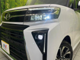 【LEDヘッドライト】悪天候や夜間走行時も良好な視界を確保し安心して運転できる高輝度LEDヘッドライトを装備!点灯速度が早く、消費電力も抑えられています。