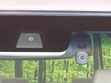【ホンダセンシング】走行中に前方の車両等を認識し、衝突しそうな時は警報とブレーキで衝突回避と被害軽減をアシスト。より安全にドライブをお楽しみいただけます。