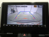 バックカメラが付いているので後方確認が非常にしやすいです。今や運転初心者も熟練者も必須装備!ついていて損はないですね♪