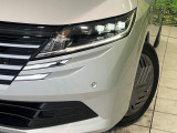 【LEDヘッドライト】悪天候や夜間走行時も良好な視界を確保し安心して運転できる高輝度LEDヘッドライトを装備!点灯速度が早く、消費電力も抑えられています。