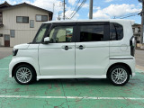 両側パワースライドドア付きで便利!小さなお子様も乗り降り楽々です♪スイッチは運転席にもありますよ!