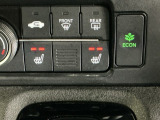 運転席/助手席シートヒーターで寒い日もすぐに温かくなり快適に過ごせます。2段階の温度調整が可能です