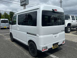 商用車(軽バン)ベースでありながら、レジャーユースに映えるタフでスタイリッシュなデザインに仕上げられています。
