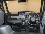 オシャレなインテリアで運転する気分も盛り上がりますよね^^
