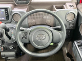 インテリアに合わせたデザインのステアリングは、運転される方のことも考え、運転しやすい形状、大きさです。是非一度、実際に触ってお確かめください。