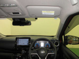 ドライバー目線で、使いやすく安全操作性と良好な視界を実現した運転席です。