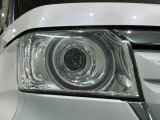 LEDヘッドライトは、点灯の瞬間から最大光量を発揮し、突然暗くなるトンネルなどでの安定感を高めます。