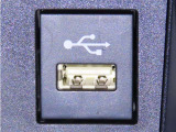 USB端子を装備しております。