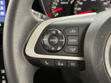運転中、オーディオの操作をしてて、ハッとしたことはありませんか?ステアリングスイッチは、運転中でもハンドルでオーディオの操作が可能です。安全なドライブをサポートします。