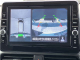 クルマを空から見たような映像が映る、アラウンドビューモニターで、車両周辺の安全確認も一目できます!小さなお子様や障害物も確認できるので、運転のしやすさだけでなく事故防止にも役立ち安心して駐車できます♪