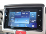 『1台』のお車に対して、3名体制で日々議論を重ね仕入れを行っております。