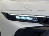 【4眼LEDヘッドライト】スタイリッシュな見た目の三眼LEDヘッドライトを装備♪スタイルだけでなく、夜間の走行も視界良好で安心してお乗りいただけます。
