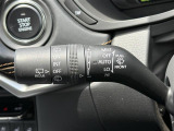 【オートワイパー(AUTO)】雨が降り出した時に、雨滴検出用センサー(レインセンサー)が雨滴を感知すると、自動でワイパーが動作します。