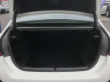【トランクルーム】十分な容量を確保したトランクルーム。環境へ配慮したスペアタイヤ非搭載のBMW。その分、トランクスペースを有効活用できる様にしてあります。
