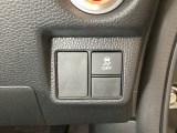 VSA装備車です。VSAはドライバーの操作と車の動きを見守っています。もし車の挙動が乱れたとき、4輪別々にブレーキをかけたり、エンジンパワーをしぼることによって車を安定させます。