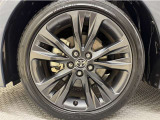 ダークグレーメタリック塗装を施したWXB専用17インチアルミホイールを装着☆タイヤサイズは215/45R17です☆