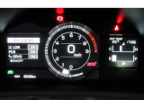 ボクサーエンジンを模した「BOXERメーター」を採用!センター部に大型のタコメーターを配置し、走りを意識させるデザインです!
