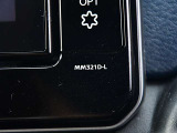9インチ大画面の日産純正ナビゲーションMM321D-Lが付いています。
