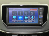 7型ナビゲーション付きです。バックカメラも付いて車庫入れ・駐車も安心です。Bluetooth対応機器を登録して快適な室内空間を実現できます。