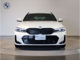【キドニーグリル】BMWは約90年もの間、ほぼ全ての車両にひと目でBMWだと分かるこの特徴的なフロントグリルが備えられ、デザイン・アイコンとして親しまれてきました。