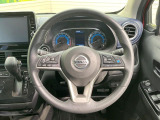 【ステアリングスイッチ】運転中、前方から目線をそらすことなく、オーディオ等の操作が可能な便利機能!安心&快適なドライブを演出してくれます♪