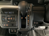 操作性の良いインパネシフト。トランスミッションは無段階変速(CVT)を採用。