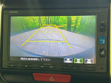 【バックカメラ】駐車時に後方がリアルタイム映像で確認できます。大型商業施設や立体駐車場での駐車時や、夜間のバック時に大活躍!運転スキルに関わらず、今や必須となった装備のひとつです!