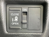 【パワースライドドア】スマートキーや運転席のスイッチでスライドドアの開閉が可能♪電動だから力を入れてドアを開ける必要が無く、小さいお子様でも、重い荷物を持っている時もラクに開け閉めできます♪