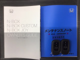 スマートキーは鍵をバッグに入れたままでもドアロックの開閉やエンジンのON・OFFができます。夜間や雨の日も鍵を探さなくて良いので便利です。