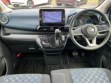インパネ全体は写真の通りです!広々の運転席!運転席周りのボタンも操作しやすいです!写真で見切れている部分で見たい箇所があればお気軽にお問い合わせください!!
