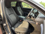 運転席シート廻りは使用感も少なく、良好な状態となっています。前オーナー様が丁寧に使っていたことがよくわかりますね。