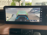 アラウンドビューモニター:空から見下ろしているような視点でスムーズな駐車と安全確認ができ安心して運転出来ます。