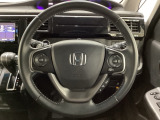 ハンドルにHondaセンシング系のクルーズコントロールやレーンキープアシストなどのスイッチと、オーディオの操作スイッチが装備されています。ハンドルから手を離さず安全に操作できます。